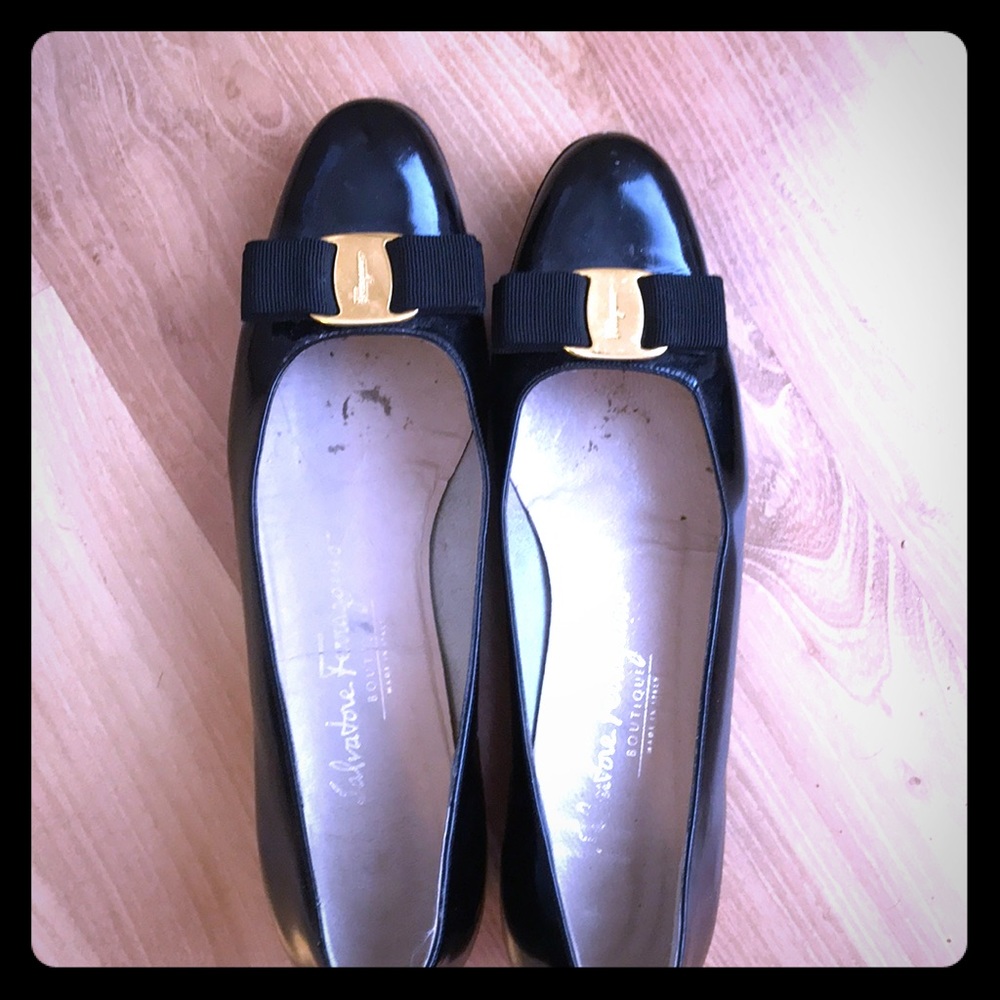 Salvatore Ferragamo black patent bow pumps!